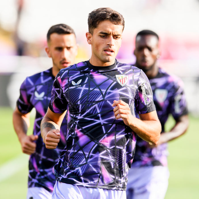 Close up of a player wearing the purple geometric THIRD MATCHDAY T-SHIRT 24/25 during training