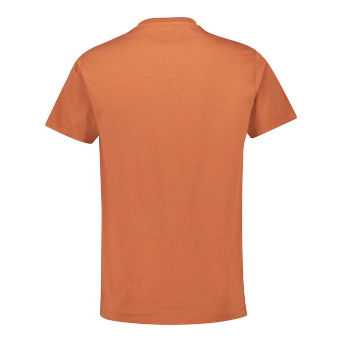Camiseta de algodón color teja vista de espaldas