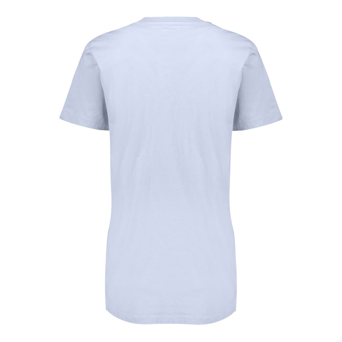 Vista trasera de camiseta mujer celeste sin diseño visible