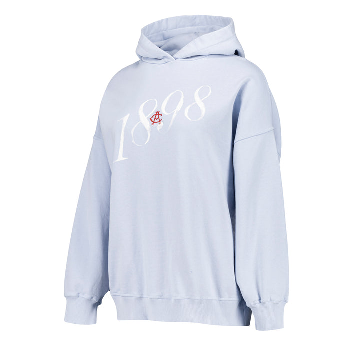 Sudadera con capucha para mujer color celeste oversize con 1898 en blanco y emblema rojo en el centro del pecho