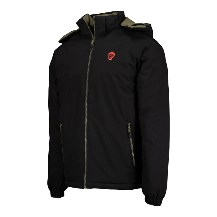Chaqueta negra con forro verde oliva vista frontal con cremallera central y logotipo naranja en el pecho
