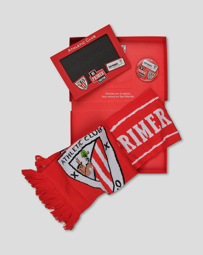 Set regalo deportivo con parches y bufanda roja del Athletic Club
