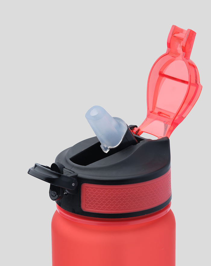 Close up of the red translucent flip top lid with blue nozzle on the Drinkbottle Flip 1000 ml