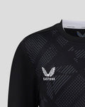 Close up of black goalkeeper jersey shoulder with diagonal pattern and Castore logo on chest