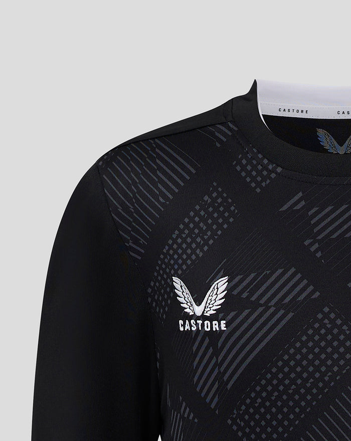 Close up of black goalkeeper jersey shoulder with diagonal pattern and Castore logo on chest