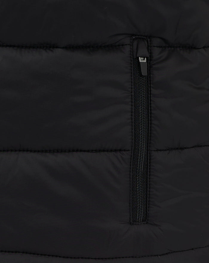 Close-up of zipper on black JUNIOR CORE GILET with quilted panels