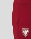 Pantalón deportivo rojo tipo jogger con el escudo del Athletic Club Bilbao en la pierna