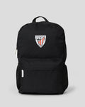 Mochila negra con asa superior y bolsillo frontal con parche del club